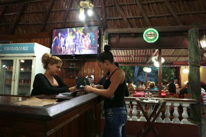 Los derechos laborales que refrenda la ley cubana para los trabajadores estatales son válidos también para los trabajadores por cuenta propia, explican los especialistas. 