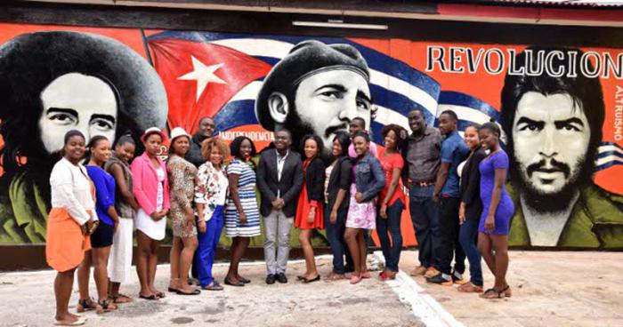 Brigada de solidaridad y trabajo Voluntario Antenor Firmin compuesta por estudiantes universitarios de Haití.