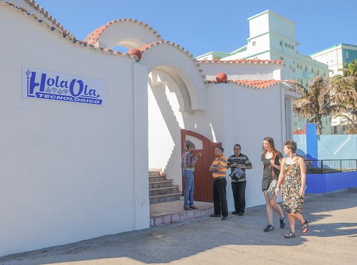 Festival tecnològico en el Centro recreativo Hola Ola con motivo del Aniversario del Natalicio de Josè Martì