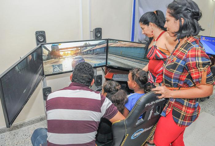 Festival tecnològico en el Centro recreativo Hola Ola con motivo del Aniversario del Natalicio de Josè Martì