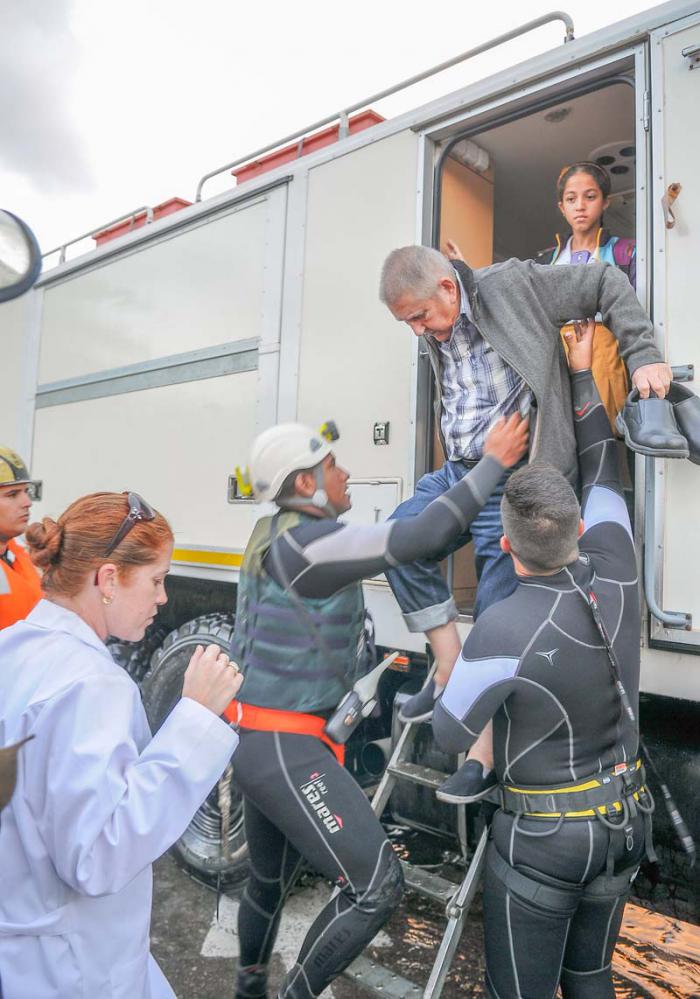 Inundaciones costeras por penetraciòn del mar en zonas bajas del litoral habanero, el Malecòn