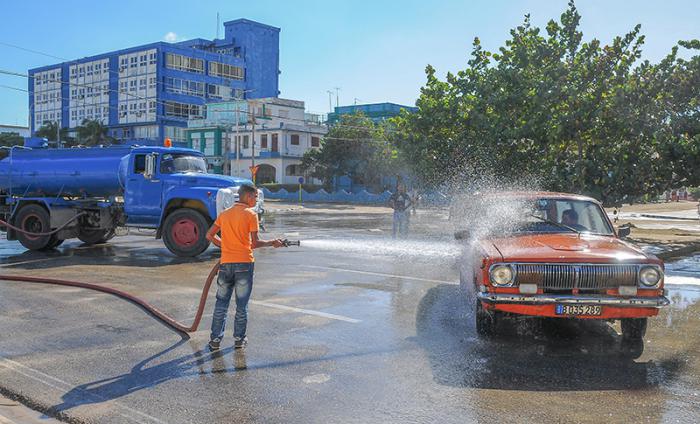 El litoral norte de la capital cubana se recupera hoy tras fuertes inundaciones costeras por penetraciones del Mar