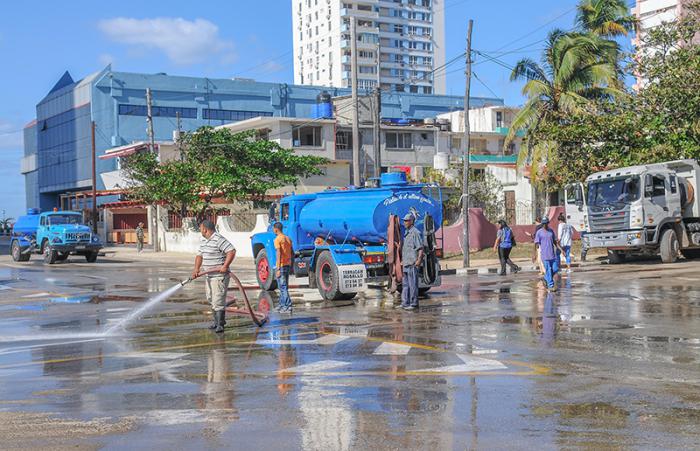 El litoral norte de la capital cubana se recupera hoy tras fuertes inundaciones costeras por penetraciones del Mar