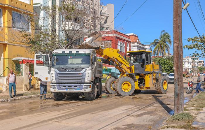El litoral norte de la capital cubana se recupera hoy tras fuertes inundaciones costeras por penetraciones del Mar