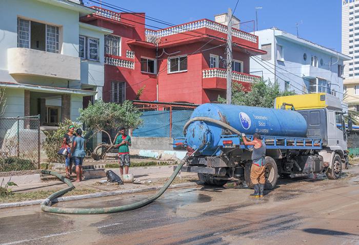 El litoral norte de la capital cubana se recupera hoy tras fuertes inundaciones costeras por penetraciones del Mar