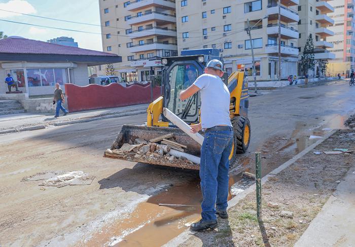 El litoral norte de la capital cubana se recupera hoy tras fuertes inundaciones costeras por penetraciones del Mar