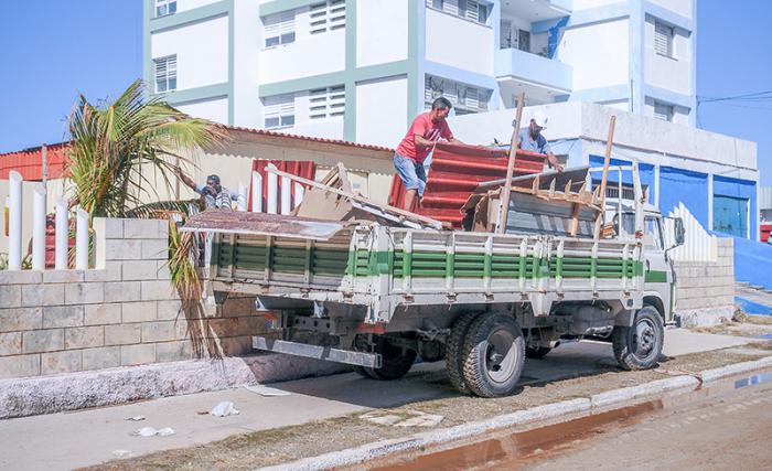 El litoral norte de la capital cubana se recupera hoy tras fuertes inundaciones costeras por penetraciones del Mar