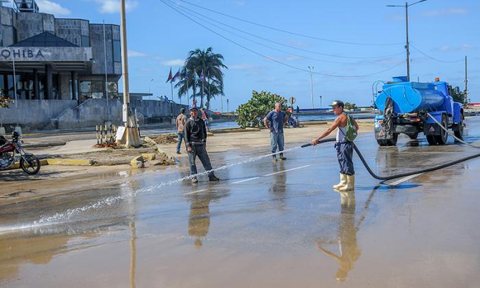 El litoral norte de la capital cubana se recupera hoy tras fuertes inundaciones costeras por penetraciones del Mar