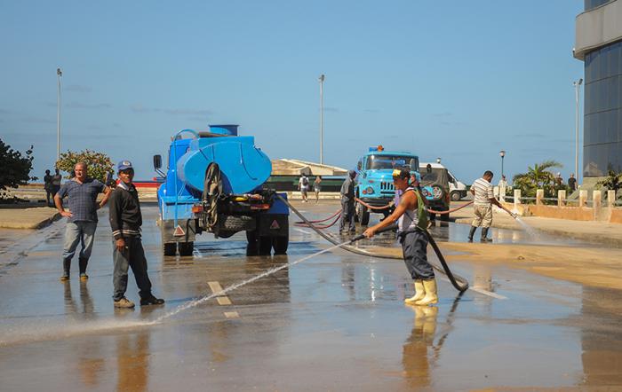El litoral norte de la capital cubana se recupera hoy tras fuertes inundaciones costeras por penetraciones del Mar