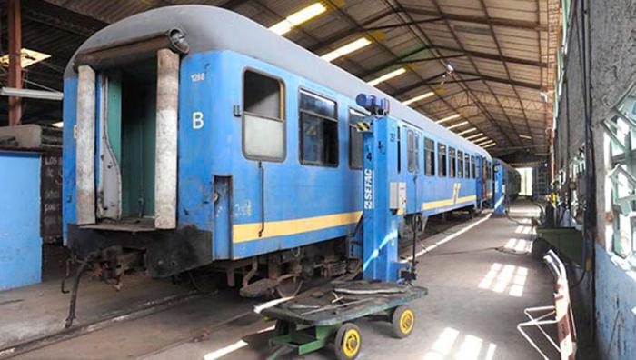 Taller Mario Domínguez Regalado de Caibarién, entidad especializada en la rehabilitación de coches de pasajeros, en Santa Clara.