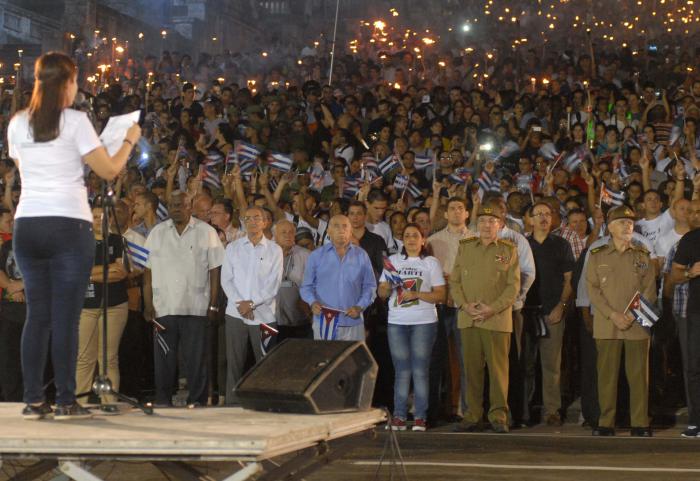 Raúl Castro Ruz (General de Ejército Raúl Castro Ruz, Presidente de los Consejos de Estado y de Ministros), José Ramón Machado Ventura (Segundo Secretario del Comité Central del Partido Comunista de Cuba), Olga Lidia Tapia Iglesias (Primera Secretaria del Comité Provincial del Partido, Miembro del Secretariado), Miguel Díaz Canel (Primer Vicepresidente), Jennifer Bello (Miembro del Consejo de Estado y Presidenta de la Federación Estudiantil Universitaria)
