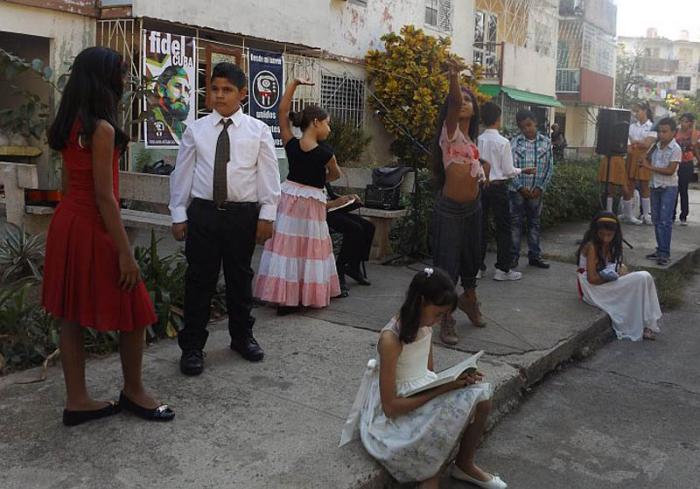 La danza es una de las manifestaciones artísticas que más gusta a los niños que forman parte de  la peña «Conociendo a Martí»