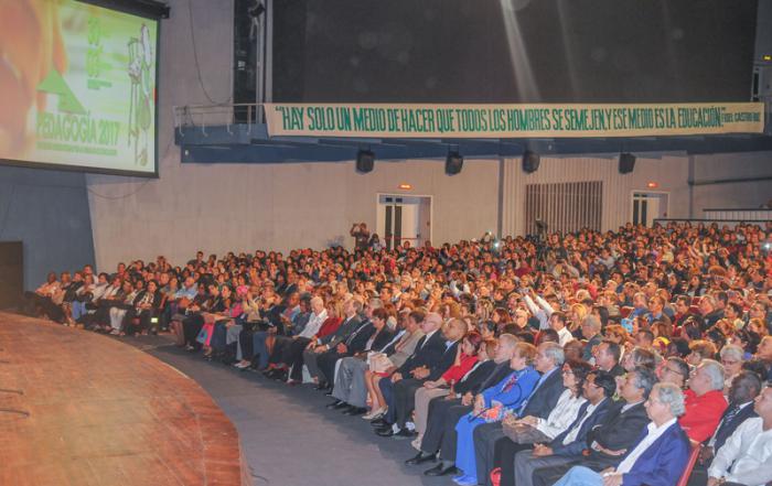 Inaugurado, Pedagogía 2017 en el Teatro Carlos Marx, Presidido por, Miguel Mario Díaz-Canel Bermúdez, Primer Vicepresidente de los Consejos de Estado y de Ministros de Cuba y la Ministra de Educación de la República de Cuba, Ena Elsa Velázquez Cobiella.