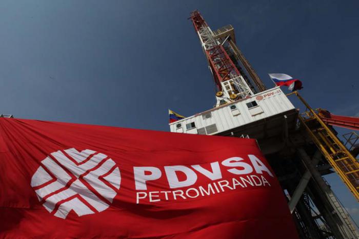 Maduro exhortó a la nueva junta directiva de Pdvsa a crear un nuevo sistema de consulta y toma
de decisiones. Foto: AVN 