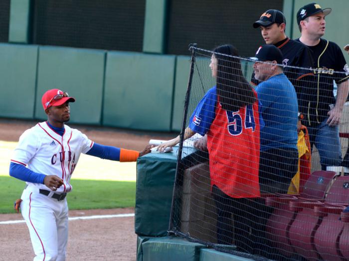 Beisbol-Serie del Caribe-Culiacan segundo partido previa del partido aficionados con los atletas.