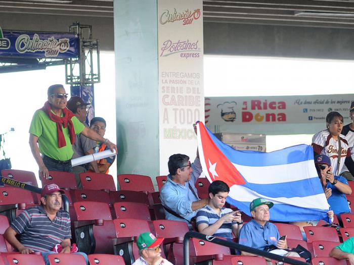 Beisbol-Serie del Caribe-Culiacan segundo partido previa del partido aficionados con los atletas.