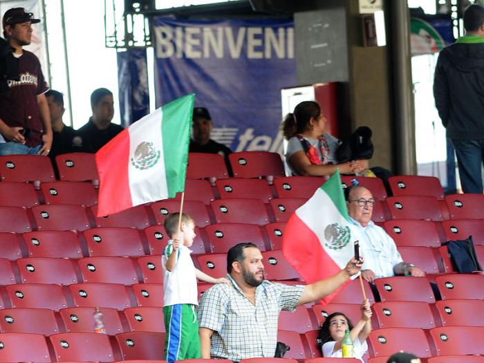 Beisbol-Serie del Caribe-Culiacan segundo partido previa del partido aficionados con los atletas.
