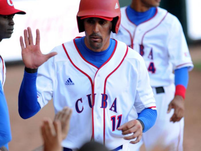 Beisbol-Serie del Caribe-Culiacan segundo partido previa del partido aficionados con los atletas. Yunior Paumier