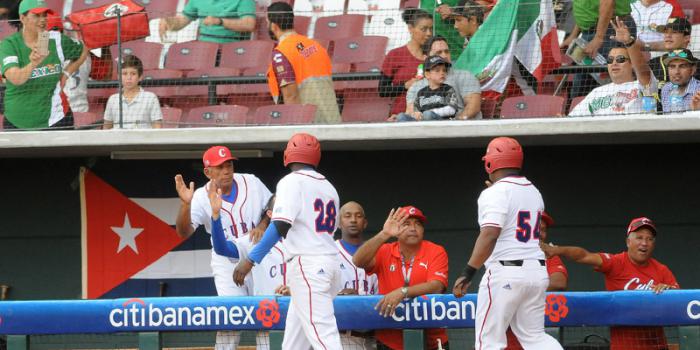 Beisbol-Serie del Caribe-Culiacan segundo partido previa del partido aficionados con los atletas.