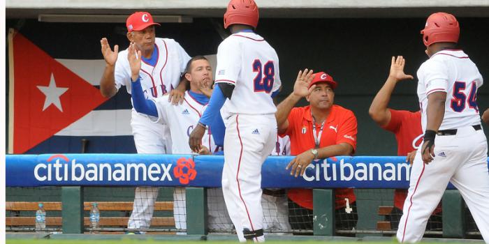 Beisbol-Serie del Caribe-Culiacan segundo partido previa del partido aficionados con los atletas. Jonron de Willian Saavedra