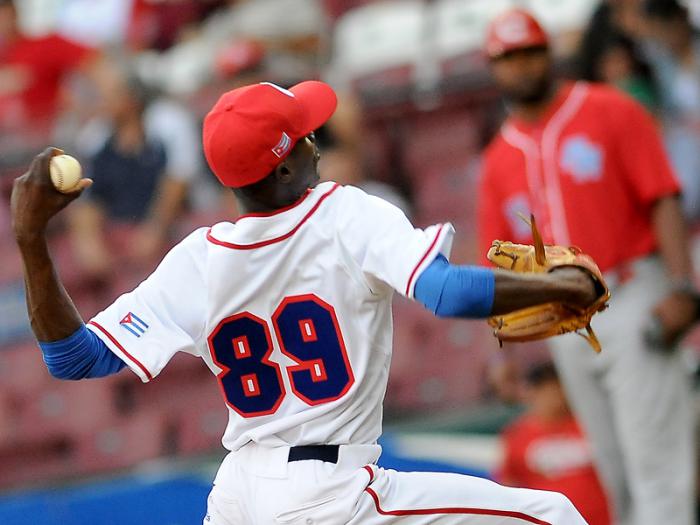 Beisbol-Serie del Caribe-Culiacan segundo partido previa del partido aficionados con los atletas. Moinelo