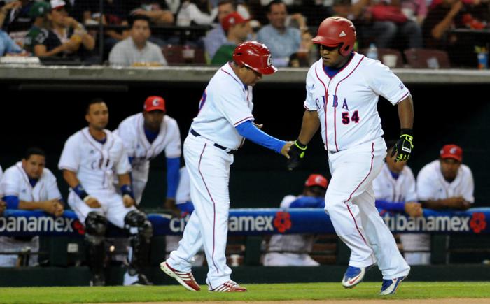 Beisbol-Serie del Caribe-Culiacan 4to partido cuba vs mex jonron de Alfredo Despaigne