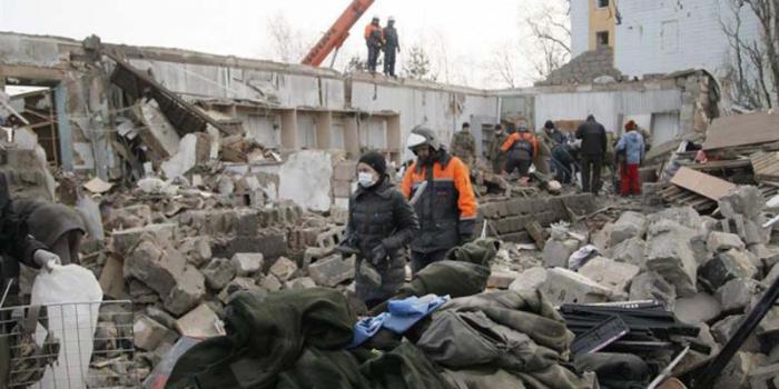 ruinas de un edificio luego de un bombardeo en Donetsk, en el Este de Ucrania