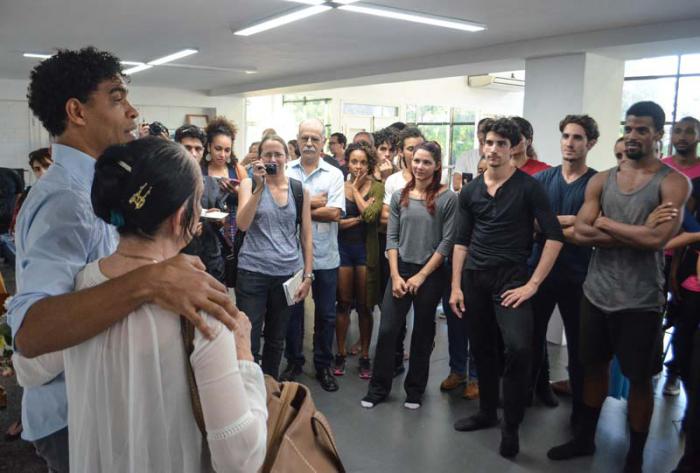 Compañía Acosta Danza rinde homenaje a Ramona De Saá y devela una placa con su nombre, en la sede de la compañía de Carlos Acosta.