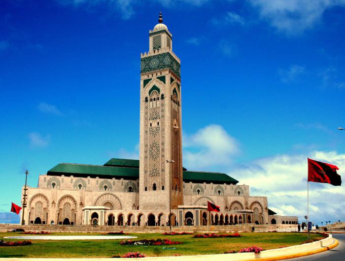 La mítica versión cinematográfica de Casablanca, donde se erige la Mezquita Hassan II, el templo más alto y segundo más grande del mundo, refuerza la imagen imperial de un Marruecos que regresa a la Unión Africana.
