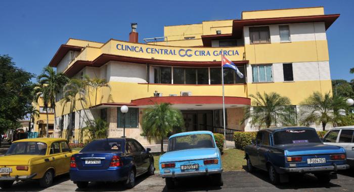 La Clínica Central Cira García se encuentra en calle 20 No. 4101 esquina a avenida 41, Miramar, Playa, en la capital cubana.