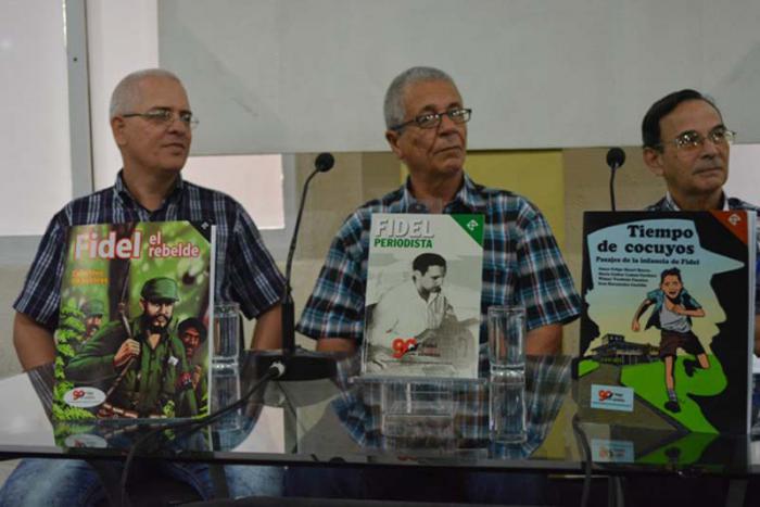 Ángel Velazco, Omar Felipe Mauri y Tubal Páez durante la presentación. foto Amelia Duarte de la Rosa
