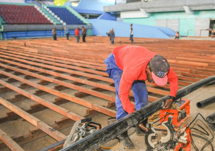 Restauraciòn total del Tabloncillo de la Sala Polivalente Ramòn Fons