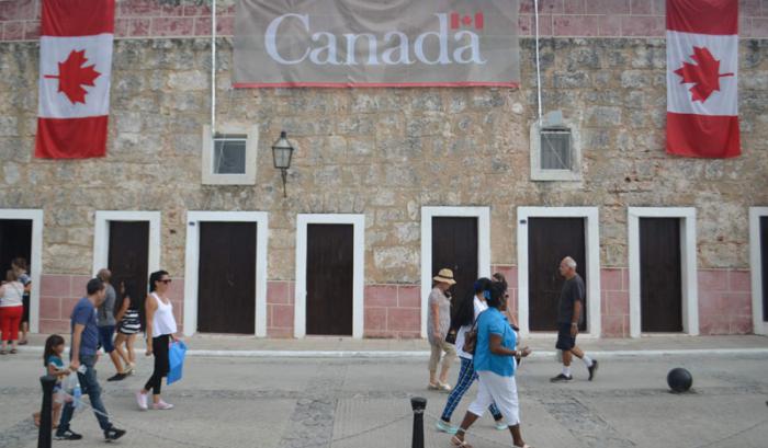 El pabellón de Canadá, país invitado de honor a la feria, es uno de los más visitados en la fortaleza de La Cabaña.