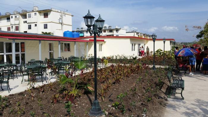 Un moderno y confortable complejo nombrado La Gaviota, que incluye cremería, cafetería y un área dedicada al Sistema de Atención a la Familia 