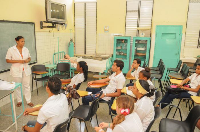 Reportaje en Facultad de Ciencias Médicas Calixto García con motivo del aniversario 120 del Hospital Calixto garcìa.