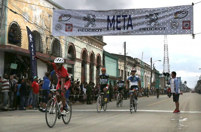 Vuelta ciclística a Cuba. Etapa Cárdenas. Ganador de la etapa Javier Revilla # 15 de Santiago de Cuba.