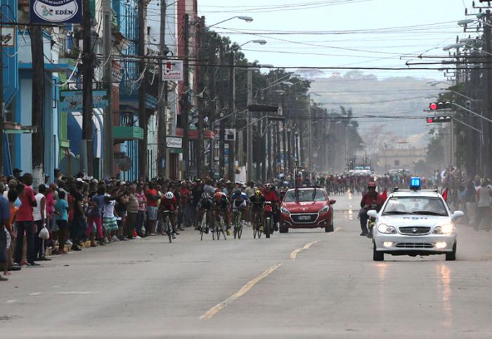 Vuelta ciclística a Cuba. Etapa Cárdenas. Ganador de la etapa Javier Revilla # 15 de Santiago de Cuba.