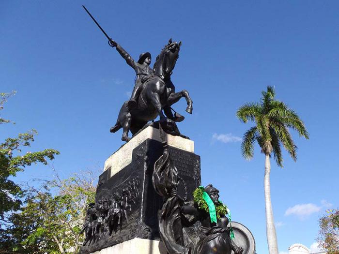 Como en 1912, una corona de laureles fue colocada como homenaje de los camagüeyanos a la figura legendaria del Mayor General Ignacio Agramonte