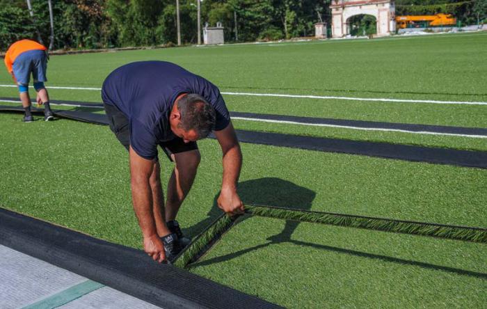 Montaje de campo de futbol sintètico en el Terreno de la Polar