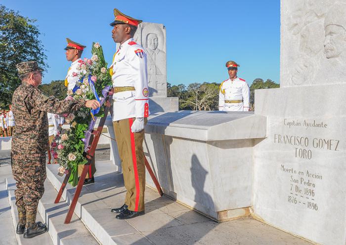 Álvaro López Miera. General de Cuerpo de Ejército. Viceministro Primero del MINFAR, Jefe del Estado Mayor General, recibe en el Cacahual al General de División David Munguía Payés, Ministro de Defensa de el Salvador.