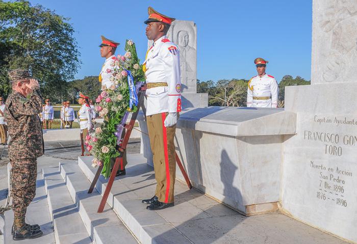 Álvaro López Miera. General de Cuerpo de Ejército. Viceministro Primero del MINFAR, Jefe del Estado Mayor General, recibe en el Cacahual al General de División David Munguía Payés, Ministro de Defensa de el Salvador.