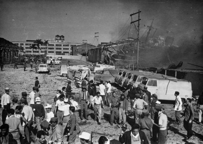 Explosion en el vapor frances La Coubre atracado en la bahia de La  Habana.
