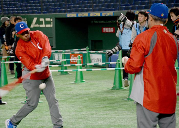 Beisbol-IV Clasico Mundial Tokyo-Equipo Cuba primer entrenamiento de la novena cubana previa a su partido de inicio contra Japon. Tokyo Dome  Yoelkys Cespedes