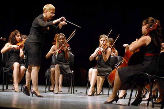Durante el evento, la Maestra Zenaida Romeu fue reconocida con la condición Huésped Distinguido de la Ciudad, otorgado por la Asamblea Municipal del Poder Popular de la capital provincial.