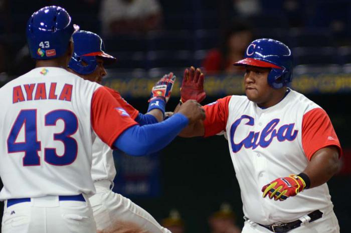 IV clasico mundial tokyo japon 3ser play Cub vs AUT previa del partido JONRON DE ALFREDO DESPAIGNE CON LAS BASES LLENAS Q BOLA