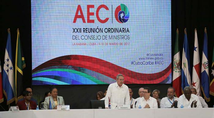 XXII Reunión Ordinaria del Consejo de Ministros de la AEC. Presiden el evento General de Ejército Raúl Castro Ruz, presidente de los Consejos de Estado y de Ministro y June Soomer, secretaria general de la AEC.