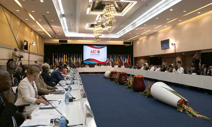 XXII Reunión Ordinaria del Consejo de Ministros de la AEC. Presiden el evento General de Ejército Raúl Castro Ruz, presidente de los Consejos de Estado y de Ministro y June Soomer, secretaria general de la AEC.