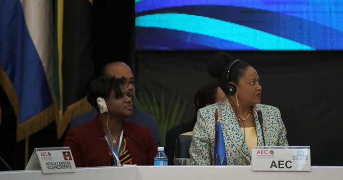 XXII Reunión Ordinaria del Consejo de Ministros de la AEC. Presiden el evento General de Ejército Raúl Castro Ruz, presidente de los Consejos de Estado y de Ministro y June Soomer, secretaria general de la AEC.