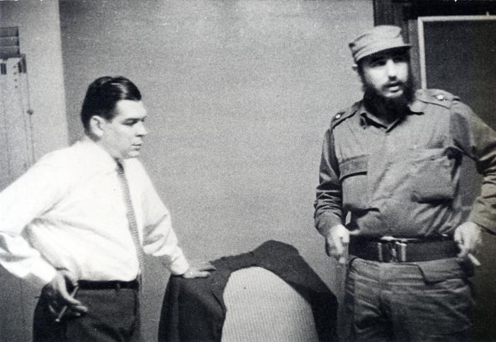 Fidel Castro y Ernesto Guevara (Che) antes de partir para el Congo (despedida la anoche antes) 31 marzo de 1965.

Fid12344