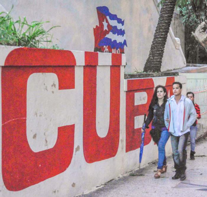 Dìa invernal en La Habana jovenes cubanos 